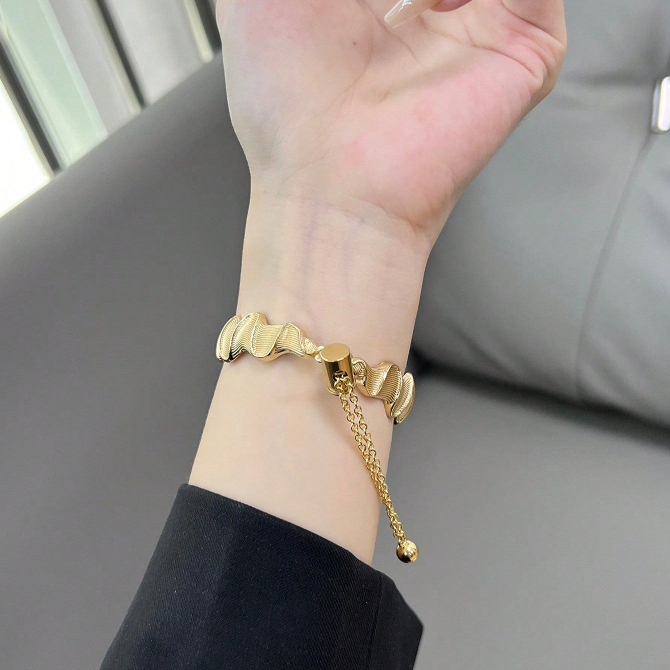 Suitable for the new wave metal watch chain of Apple Watch