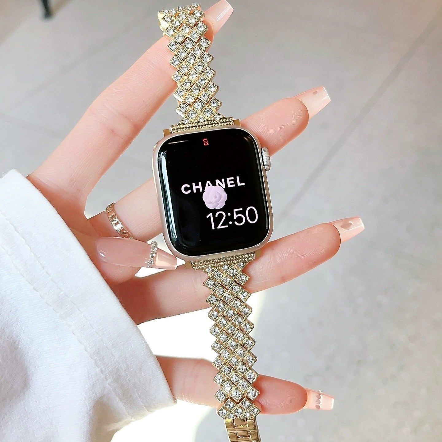 Adjustable Crystal-Embedded Watch Strap – Premium Durable Material, Ultra-Light & Compatible with All Apple Watch Models